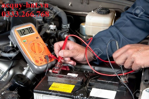 Kiểm tra tình trạng điện áp của ắc quy trước khi sử dụng