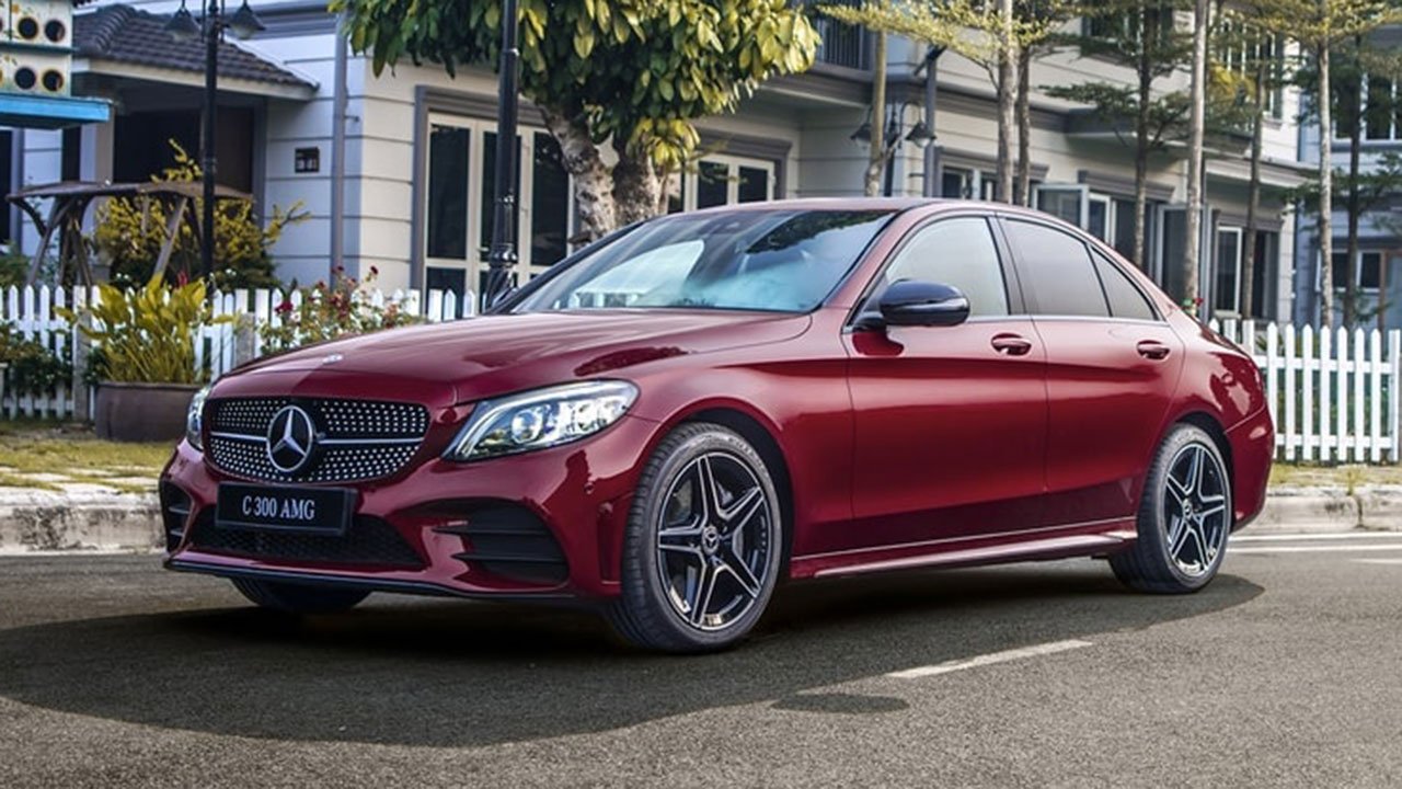 xe Mercedes C300 thay ắc quy tại nhà 03333266768