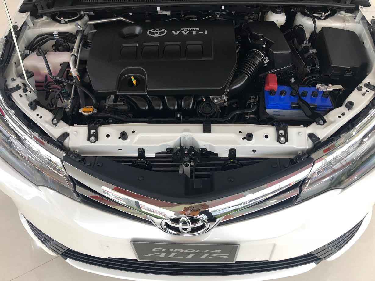 thay ắ quy  xe Toyota Hiace 