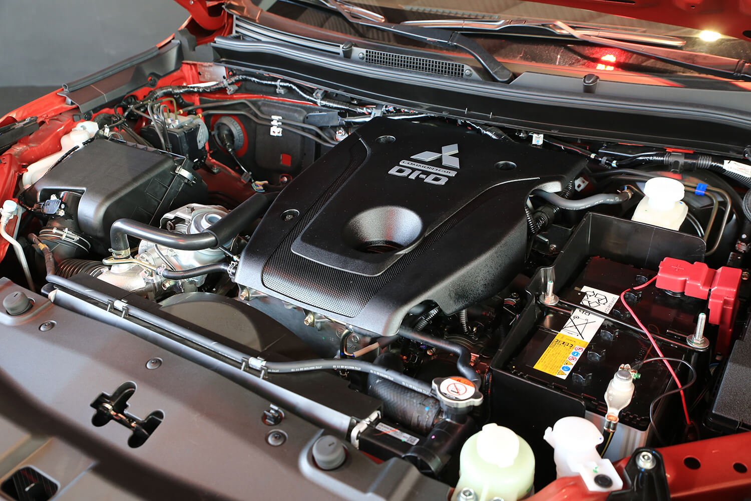 Thay Ắc quy xe Mitsubishi Triton tại nhà