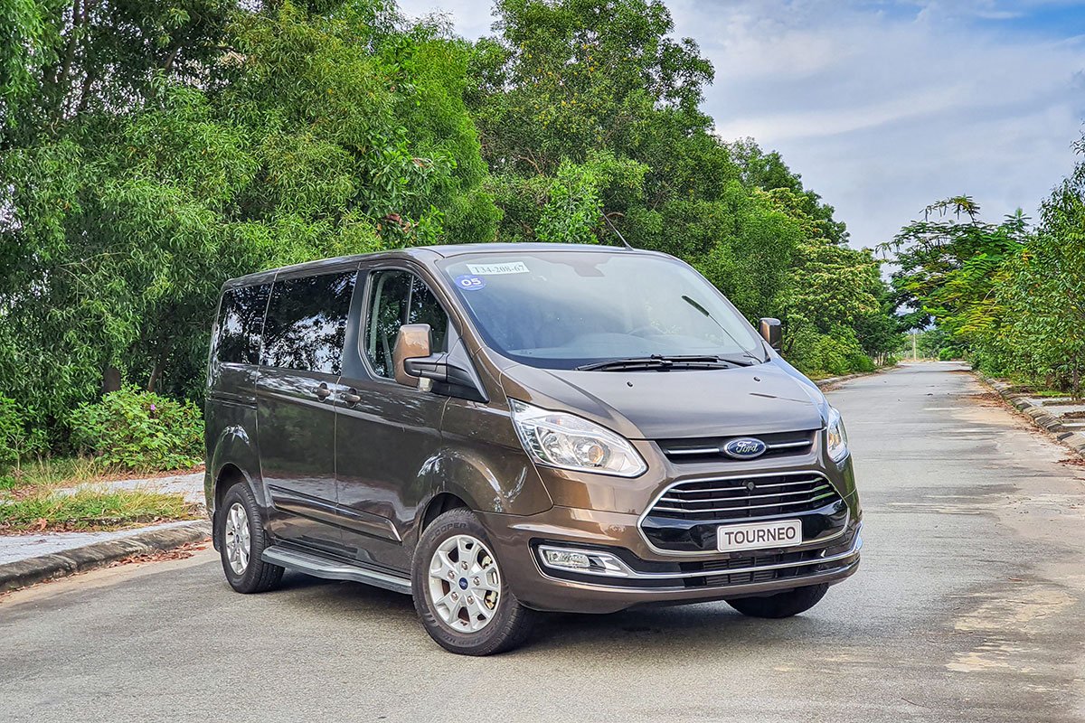 thay ắc quy xe Ford Tourneo tại nhà lh:0333266768