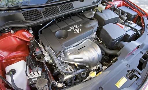 thay ắc quy xe Toyota Rav4 tại nhà