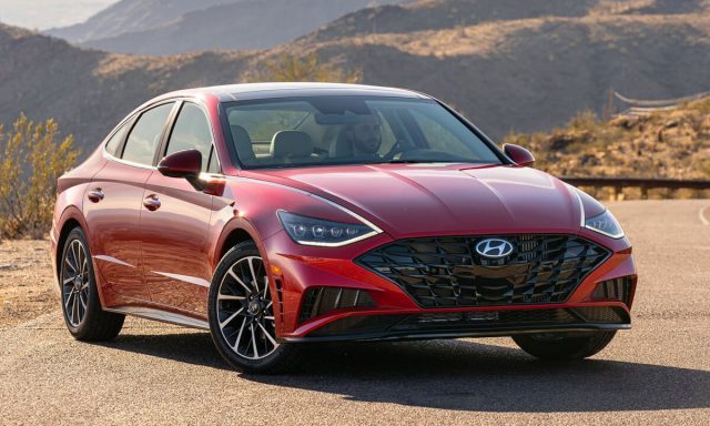 xe Hyundai Sonata thay ắc quy tại nhà 0333266768