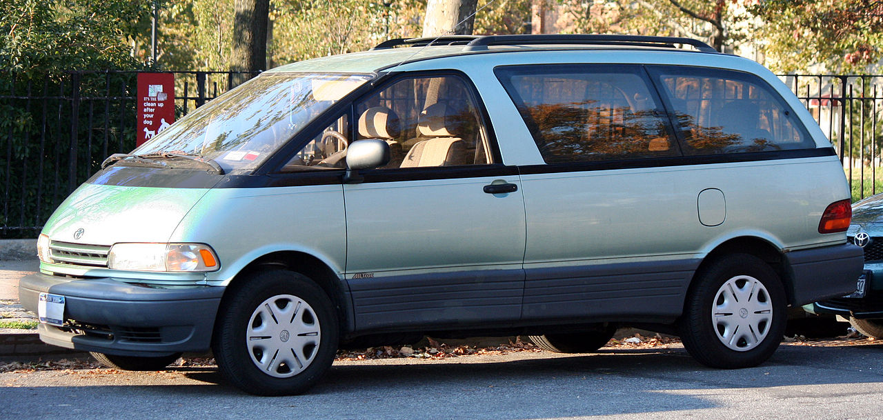 thay ắc quy xe Toyota Previa tại nhà